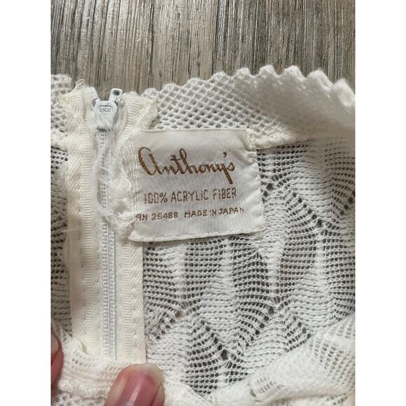 Vintage 60s White Sleeveless Knit Shell Top Crochet Mod Sweater Tank Size S/M - Picture 4 of 5